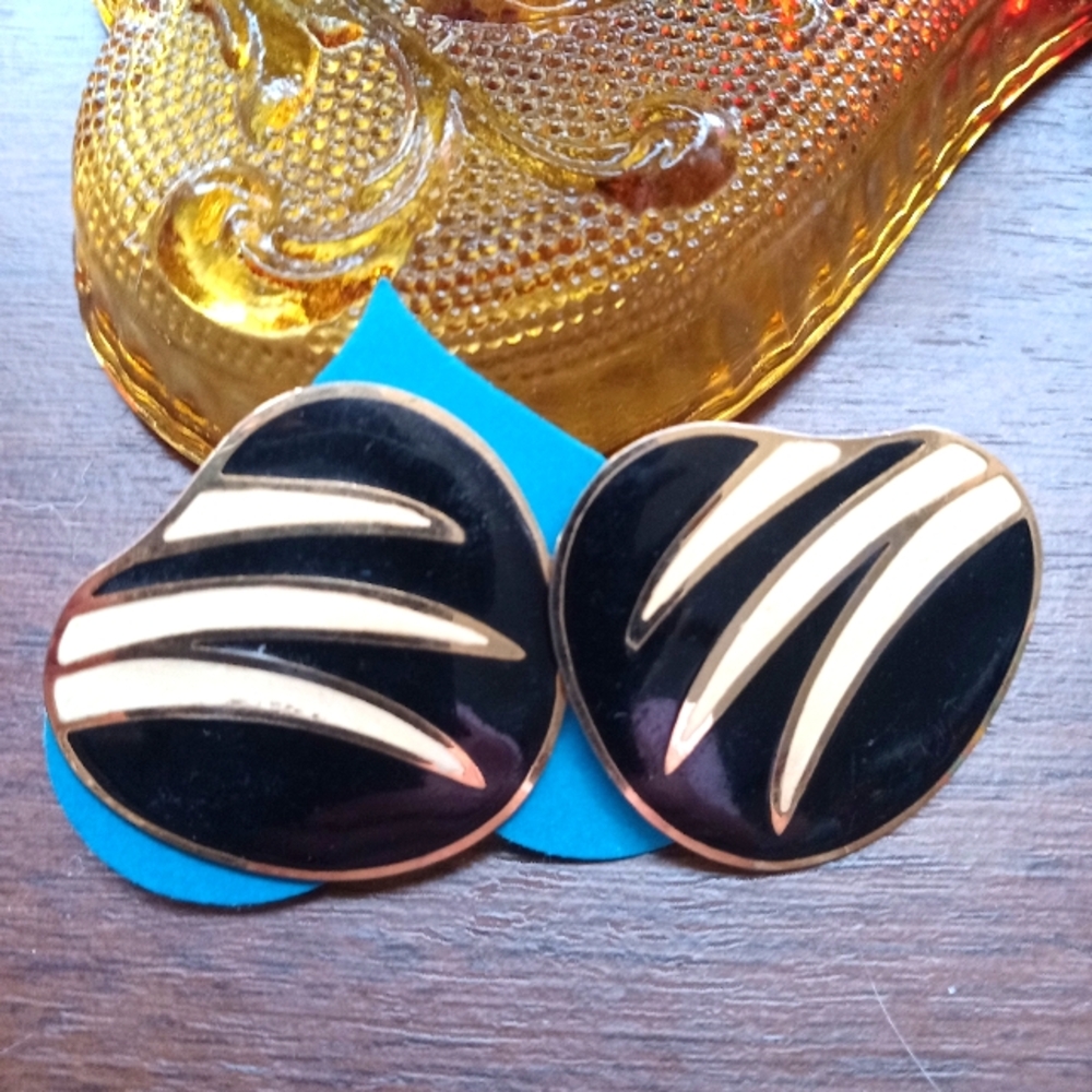 Vintage Black/Cream large Heart Enamel Post Earrings.